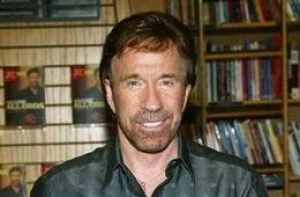 Chuck Norris kominn á ellilaun