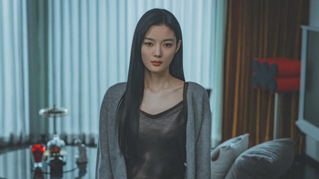 거울 앞에 선 몬스터